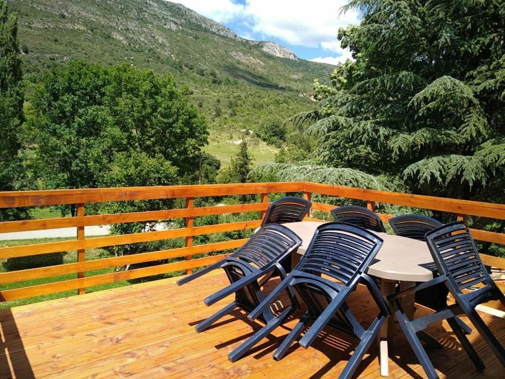 Gîte en Haute Provence Montfroc Extérieur photo